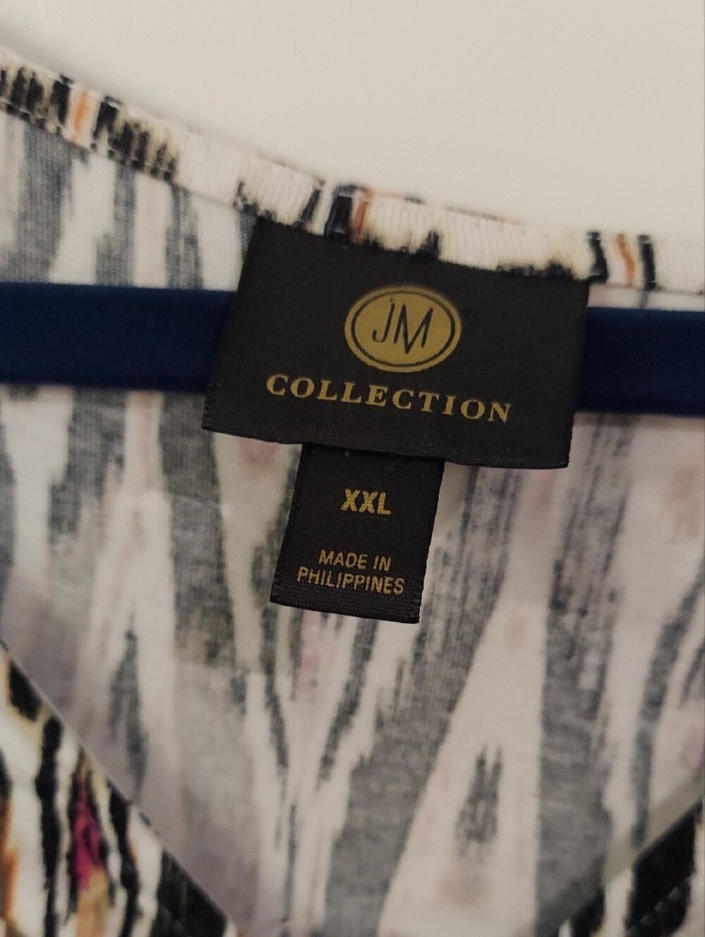 Collective Concepts Cream, Black & Pink Printed V-Neck Tunic with Ring Detail - Picture 2 of 3